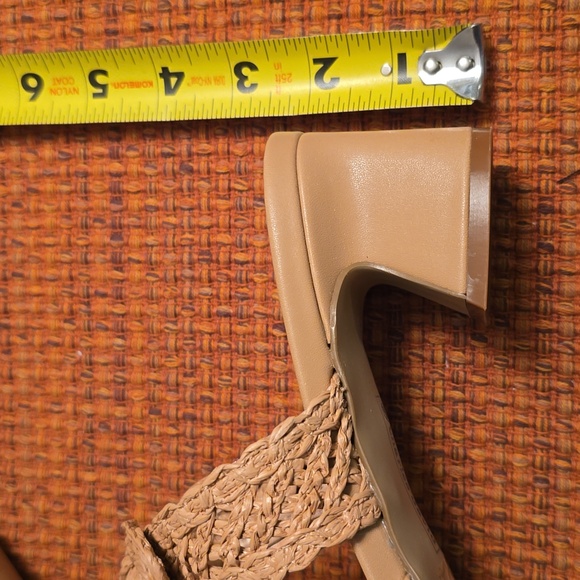 CHARLES DAVID BRAND WOMEN'S TAN SLIP-ON SUMMER SANDALS SIZE 8.5 - Picture 10 of 16